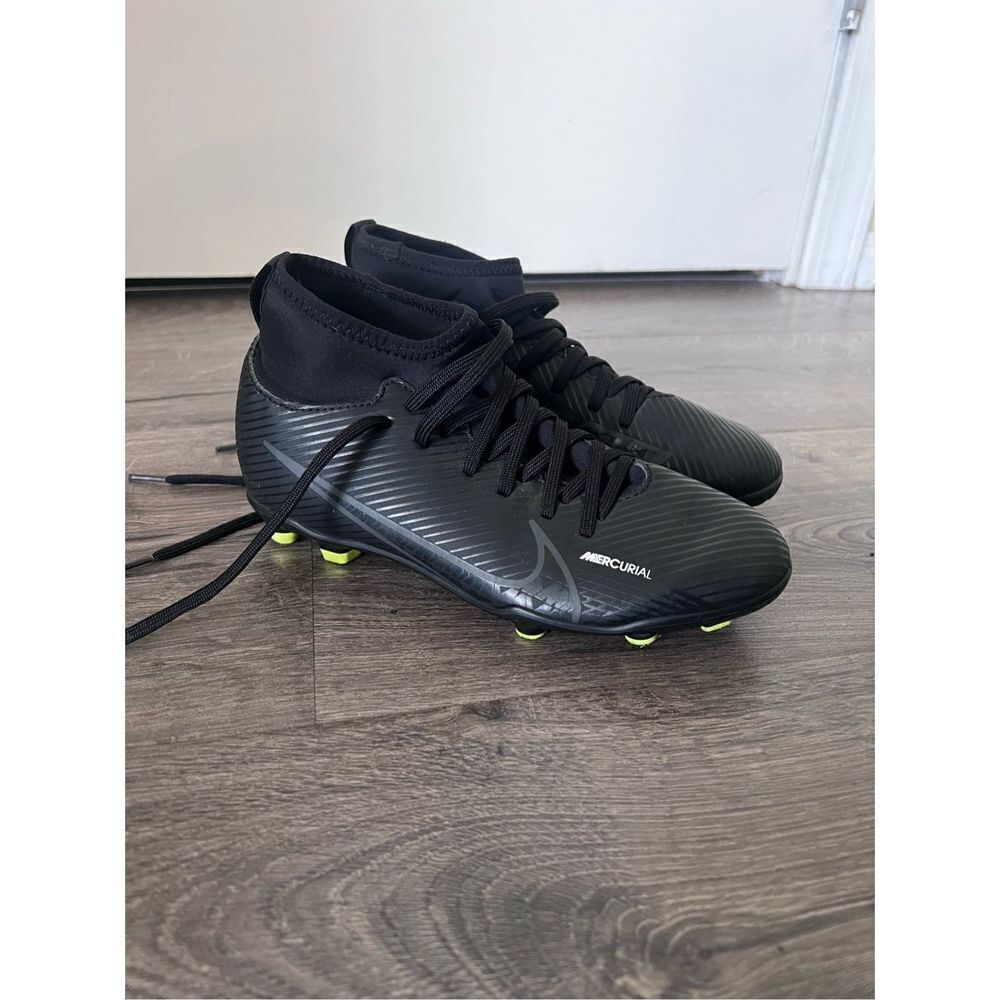 Nike Men's Multi-Ground Soccer Cleats size 3.5